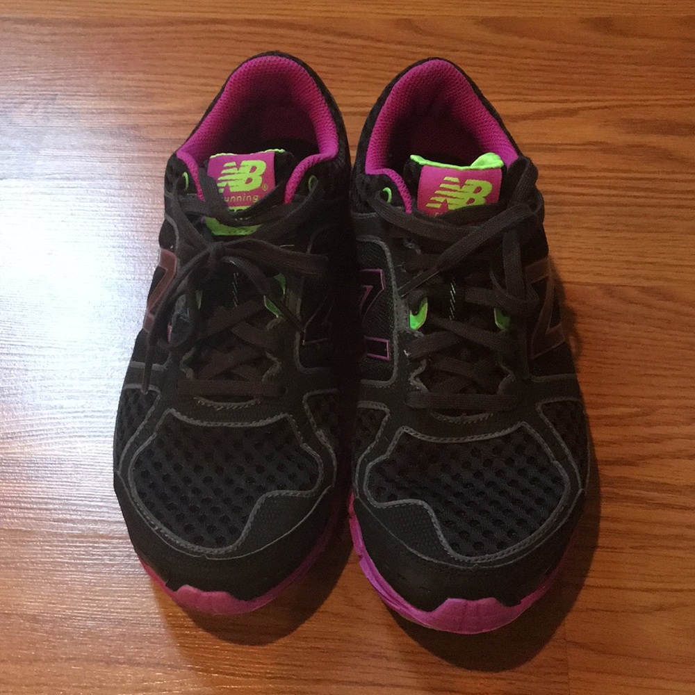 NWOT New Balance 750 v1